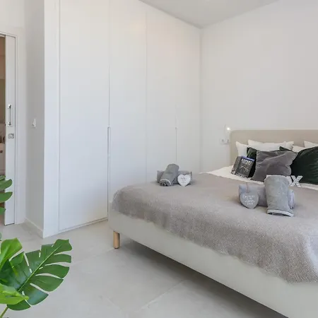 394921 - Wonderful Semi Detached Ferienhaus *