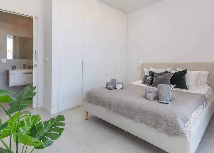 394921 - Wonderful Semi Detached Casa vacanze *